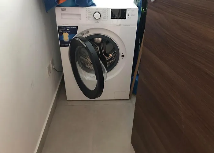 Centrally Located, Well Equipped, Stylish Flat.
