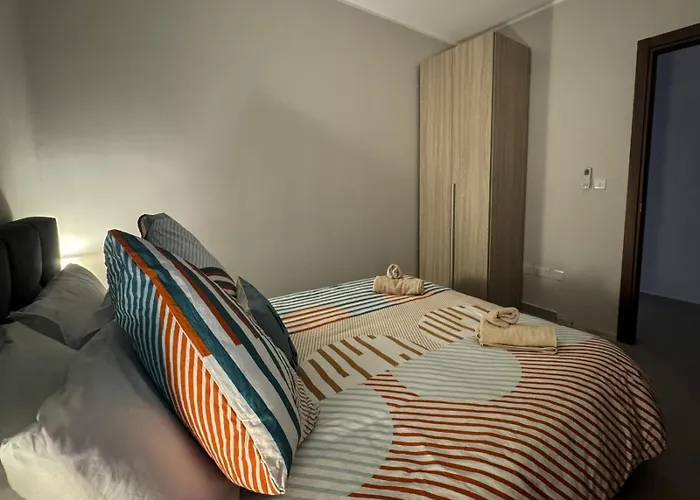 Centrally Located, Well Equipped, Stylish Flat.