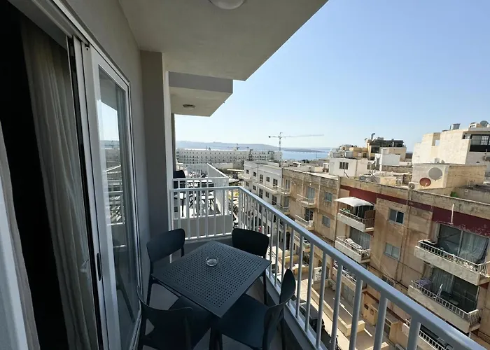 Centrally Located, Well Equipped, Stylish Flat.