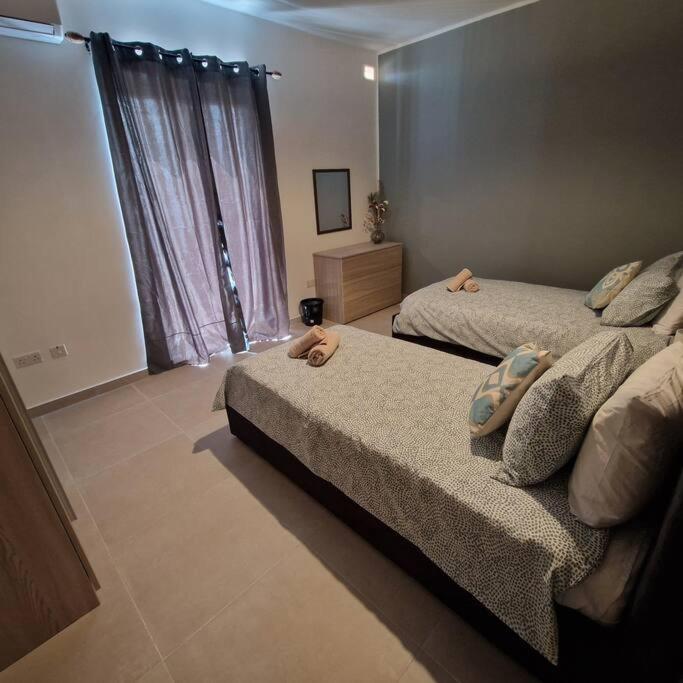 Apartment Centrally Located, Well Equipped, Stylish Flat.
