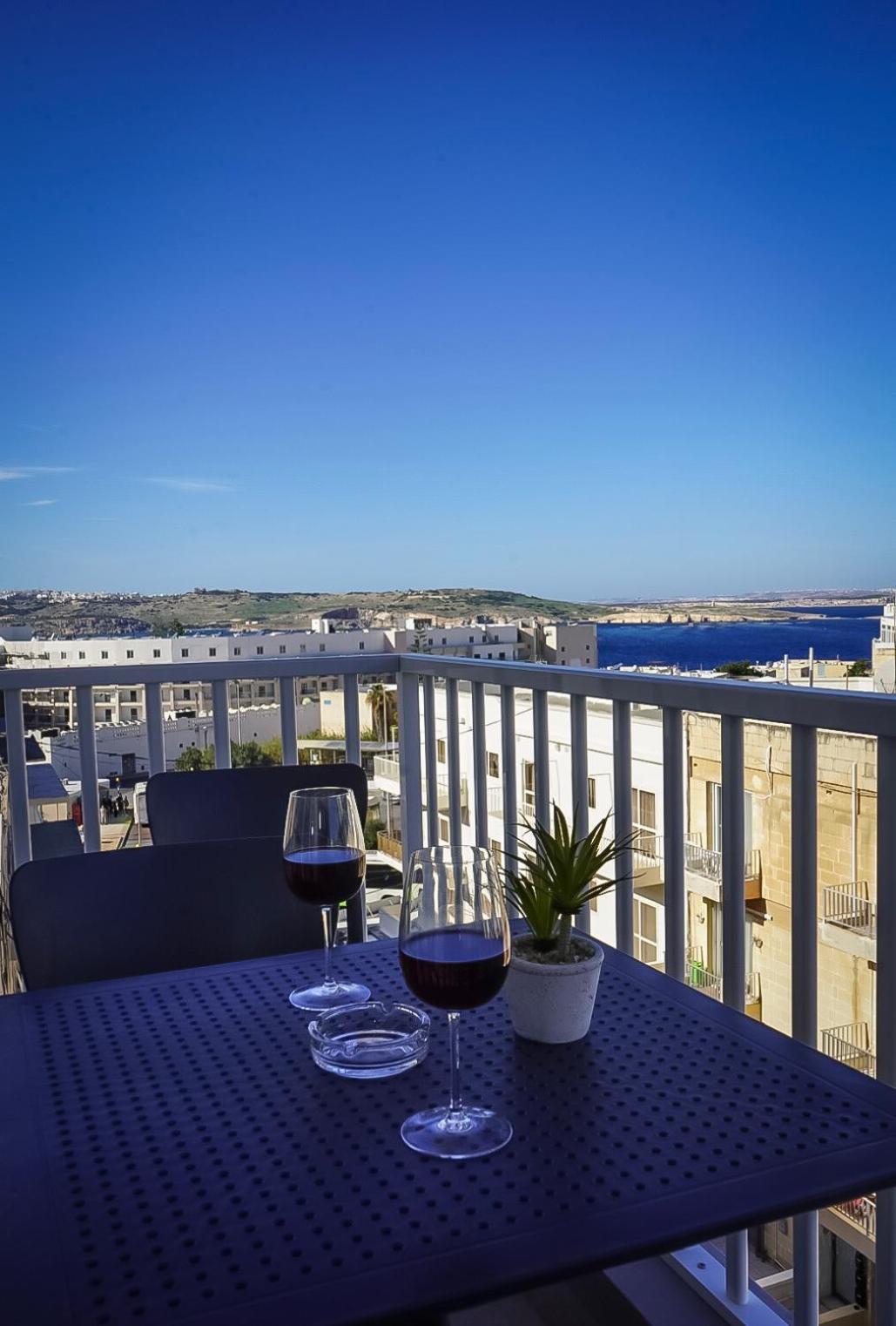 Centrally Located, Well Equipped, Stylish Flat. *