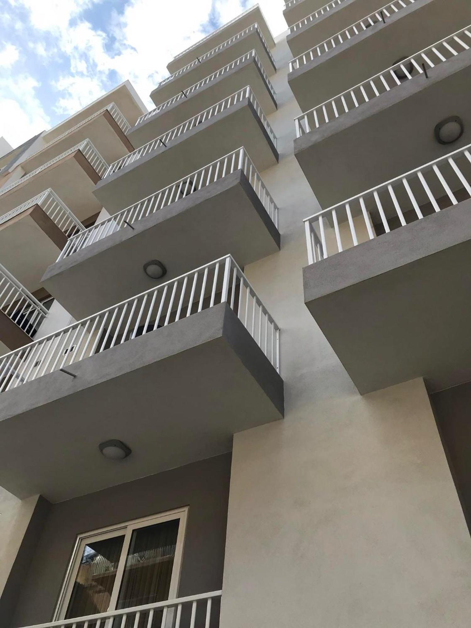Centrally Located, Well Equipped, Stylish Flat.