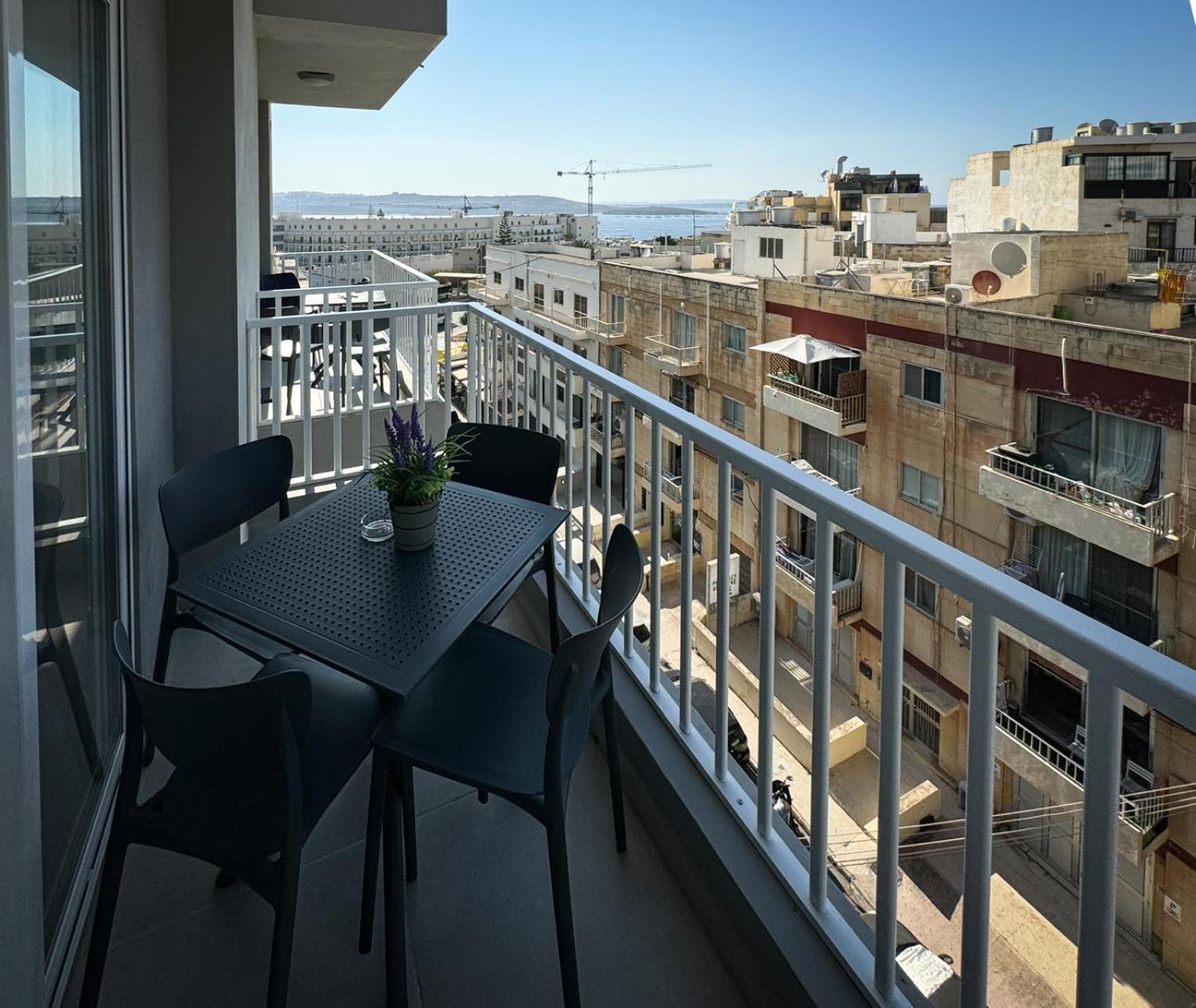 Centrally Located, Well Equipped, Stylish Flat. *