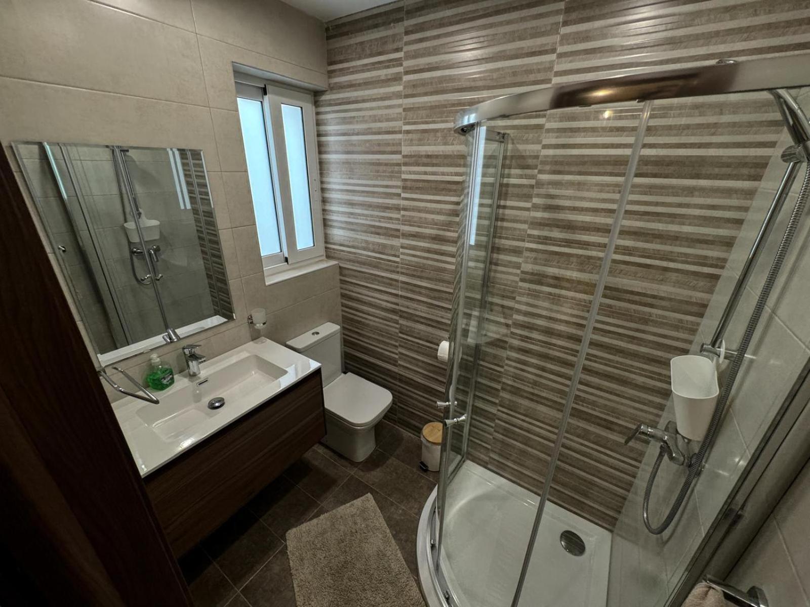 Centrally Located, Well Equipped, Stylish Flat.