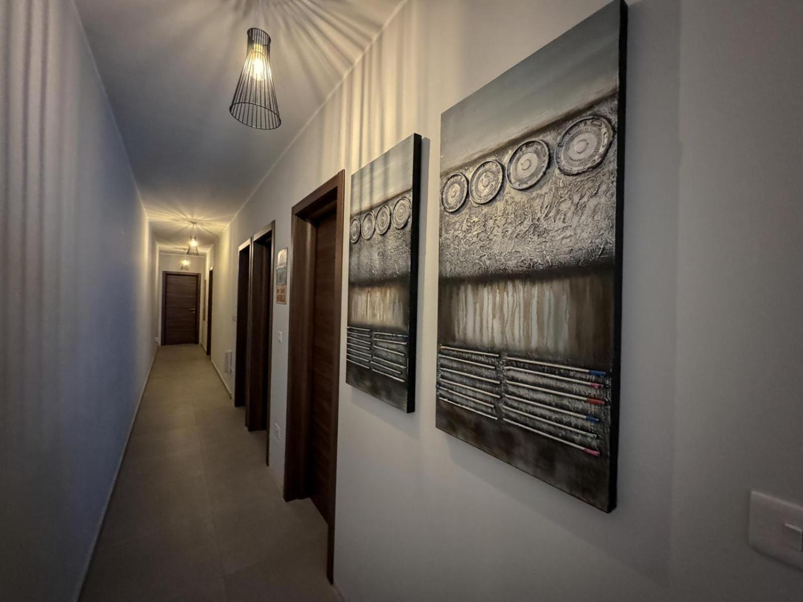 Centrally Located, Well Equipped, Stylish Flat. *