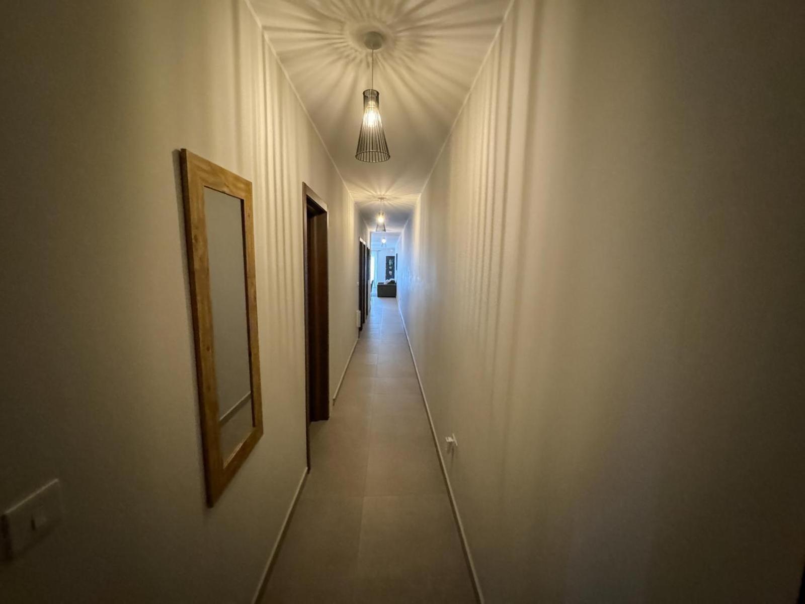 Apartment Centrally Located, Well Equipped, Stylish Flat.