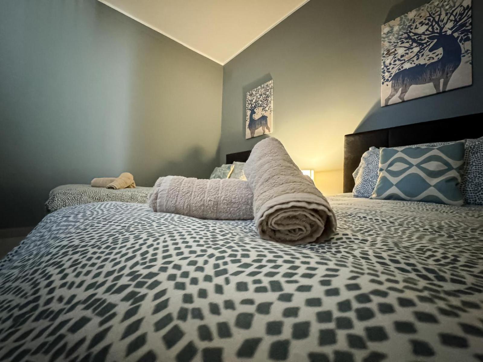 Apartment Centrally Located, Well Equipped, Stylish Flat. *