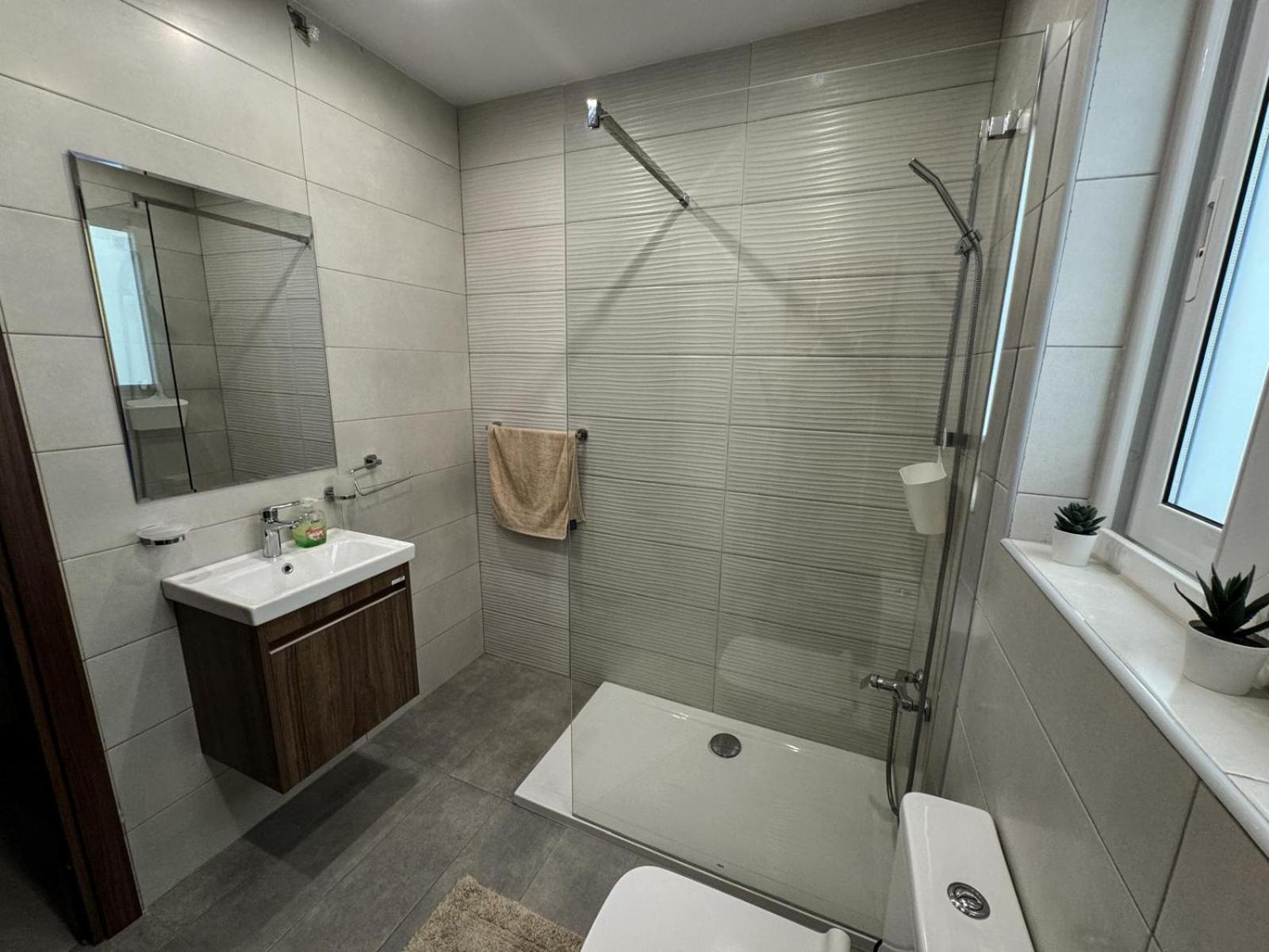 Centrally Located, Well Equipped, Stylish Flat. *
