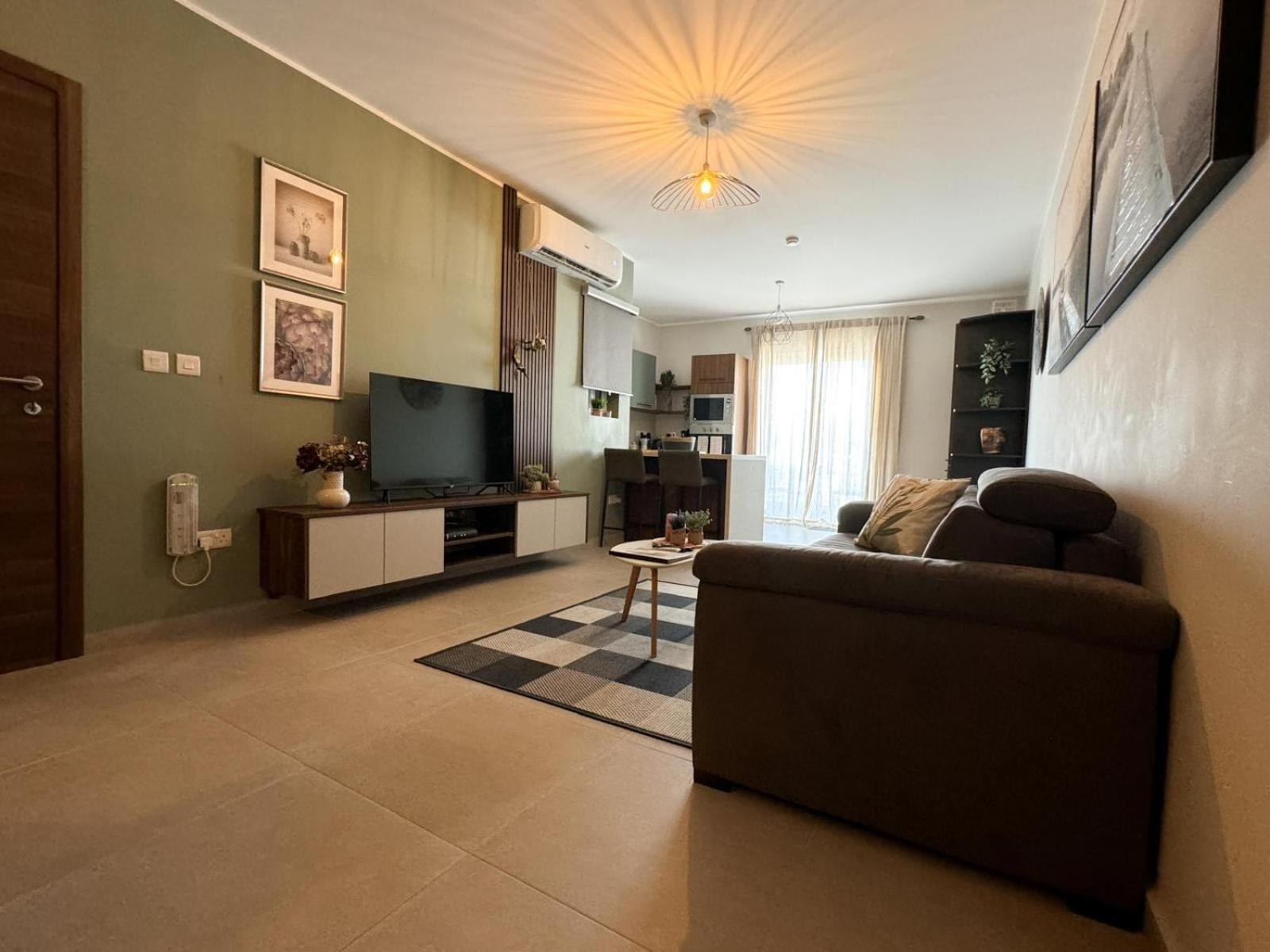 Centrally Located, Well Equipped, Stylish Flat. Apartment