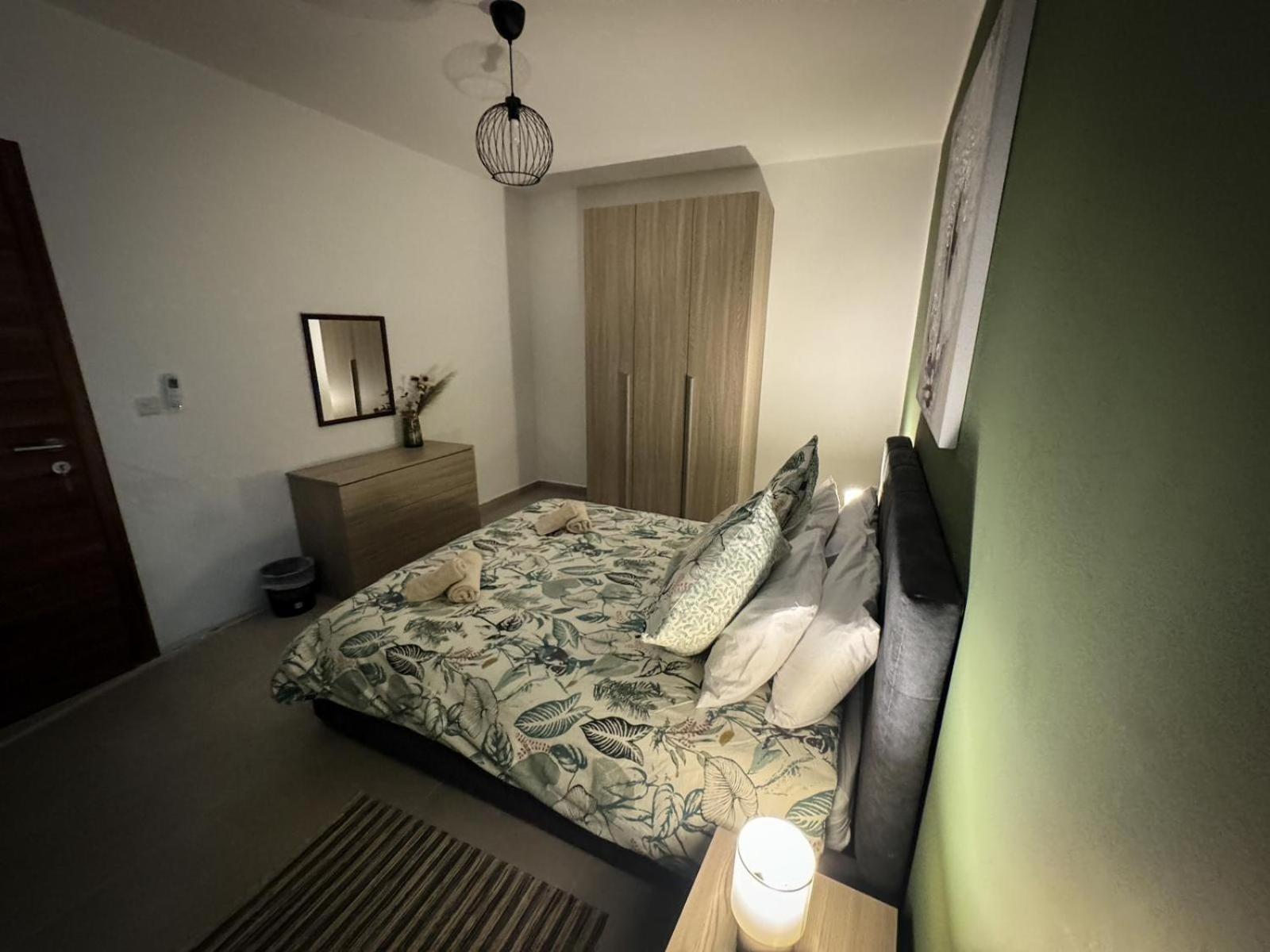 Centrally Located, Well Equipped, Stylish Flat. *