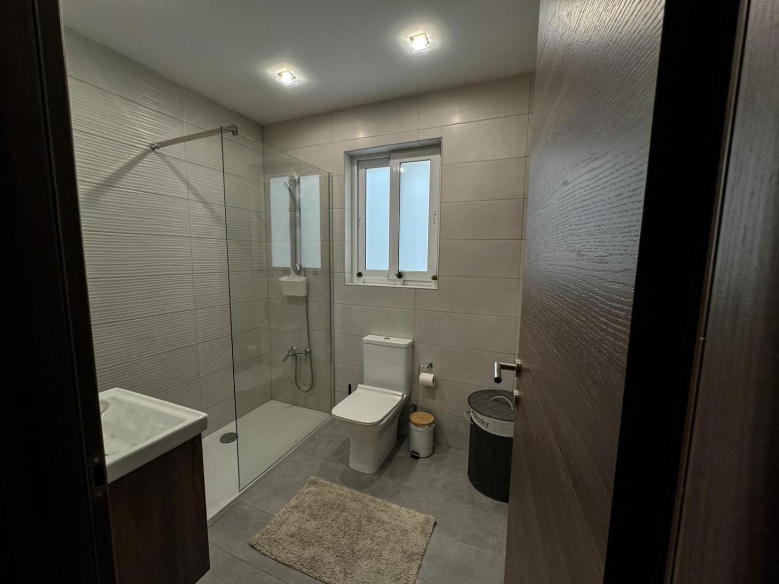 Apartment Centrally Located, Well Equipped, Stylish Flat.